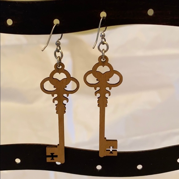 Green Tree Jewelry Skeleton Key Earrings - Picture 2 of 3
